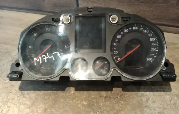 Volkswagen PASSAT B6 Speedometer (instrument cluster) A2C53194181