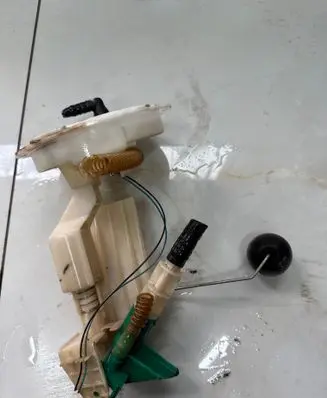 Audi A4 S4 B6 8E 8H Fuel level sensor 