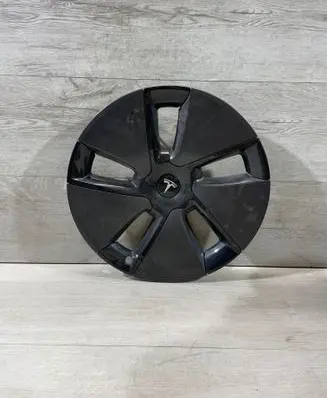 Tesla Model 3 R18 wheel hub/cap/trim 104427100C