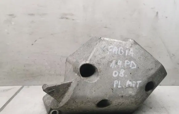 Skoda Fabia Mk2 (5J) Engine mounting bracket 045199207