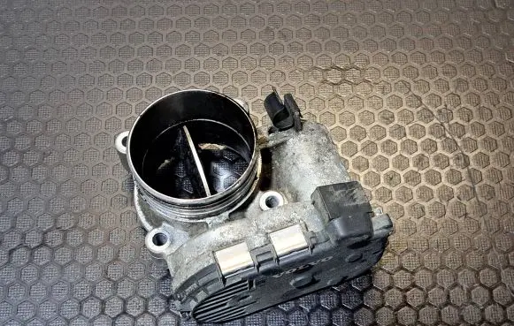 Volvo XC90 Throttle valve 8692720 0281002701