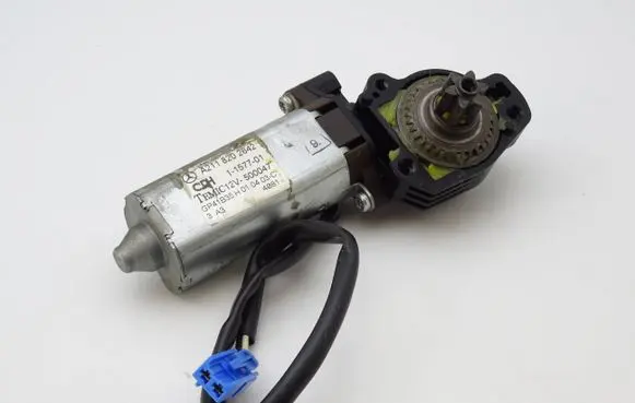 Mercedes-Benz E W211 Seat adjustment motor A2118202642