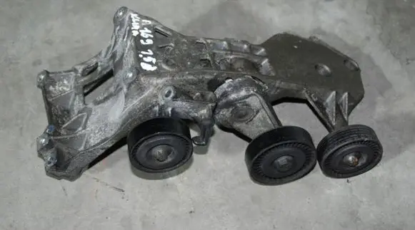 Mercedes-Benz A W169 Generator/alternator bracket A6402003370