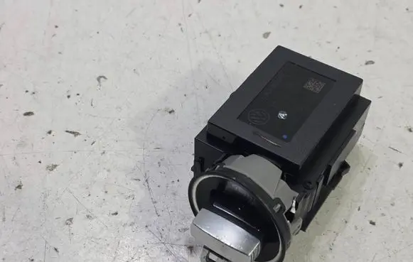 Volkswagen PASSAT CC Ignition lock 3C0905843Q 33303301