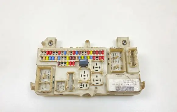 Ford Focus Fuse module 4M5T14A073 6S05891 97RA012018