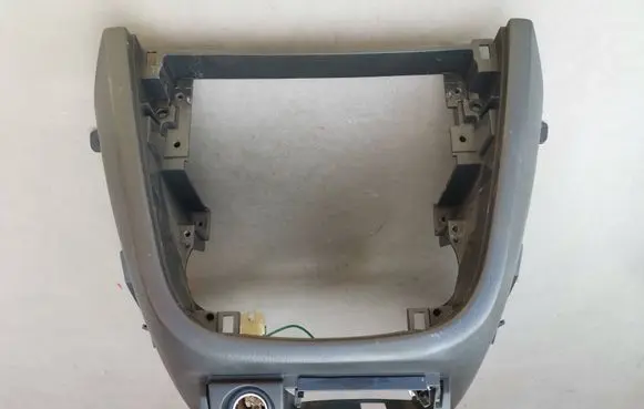Subaru Impreza II Center console 