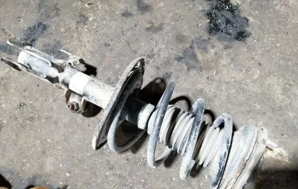 Toyota Avensis T270 Front shock absorber with coil spring 4851005333