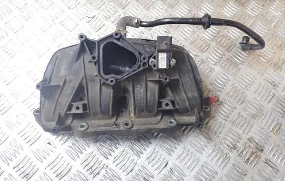 Volkswagen Scirocco Intake manifold 03C129711AB 28082008
