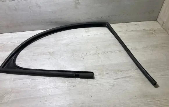 Ford B-MAX Front door glass trim molding AV11R21510