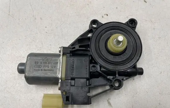 Ford Fiesta Front door window regulator motor 0130822407