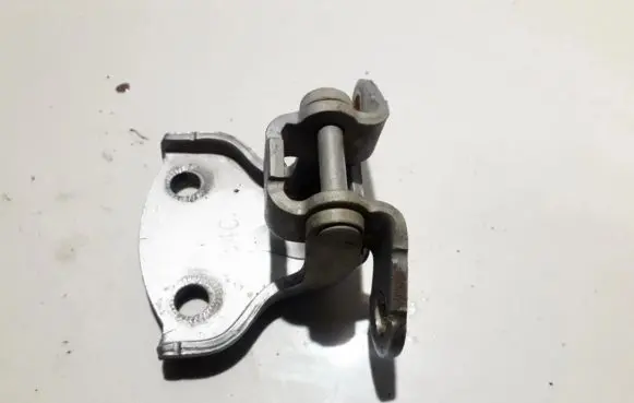 Chevrolet Tacuma Rear door lower hinge