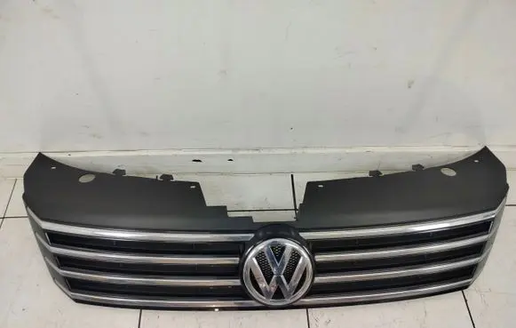 Volkswagen PASSAT B7 Front bumper upper radiator grill 3AA853653