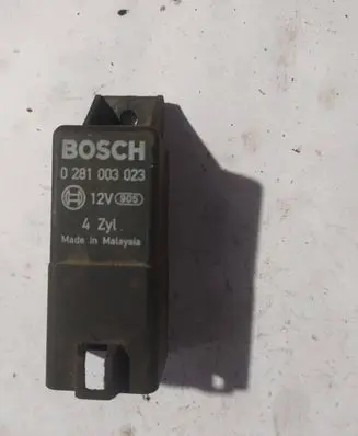 Volkswagen Golf IV Glow plug pre-heat relay 038907281A