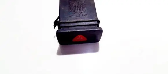 Volkswagen Golf IV Hazard light switch 1j0953235a 1j0953235b