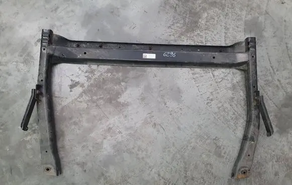 Volvo XC40 Radiator mount bracket 32221552