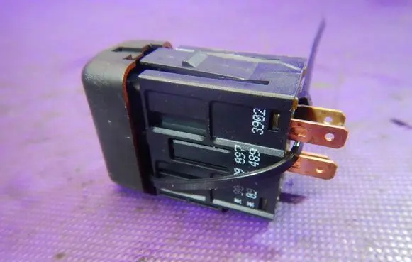 Opel Zafira A Hazard light switch 