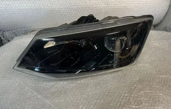 Skoda Fabia Mk3 (NJ) Headlight/headlamp 6V1941015A