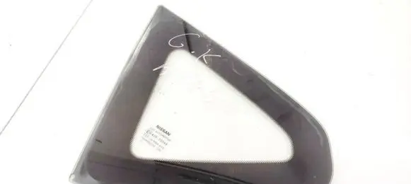 Nissan Qashqai Rear side window AS2