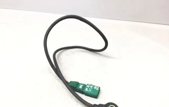 Audi A4 S4 B5 8D Detonation knock sensor 054905377