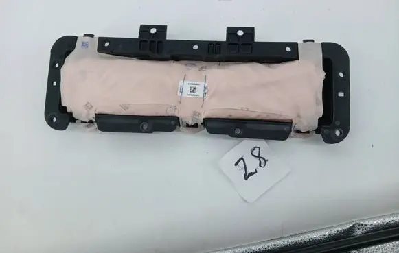 Mercedes-Benz GLS X166 Knee airbag 1668600102