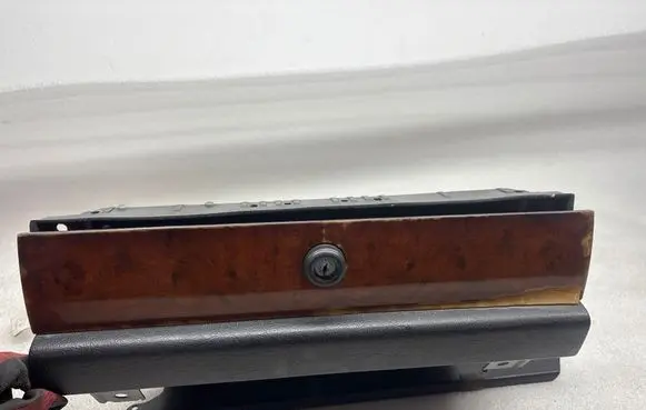 Glove box