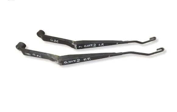 Suzuki Grand Vitara II Front wiper blade arm 
