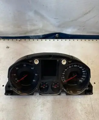 Volkswagen PASSAT B6 Speedometer (instrument cluster) 3C0920871K V0002000