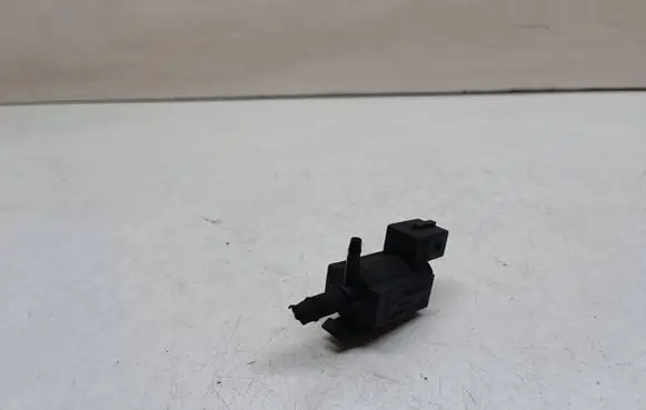 BMW 5 E60 E61 Turbo solenoid valve 7810831