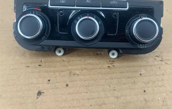 Volkswagen Golf VI Climate control unit 7N0907426AM 5HB00975170