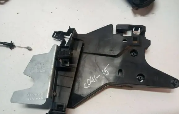 Volvo V70 Rear door exterior handle/bracket 31253941