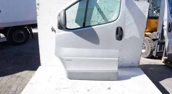 Opel Vivaro Front door 