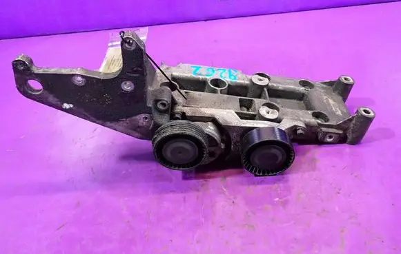 Volvo S60 Generator/alternator bracket 