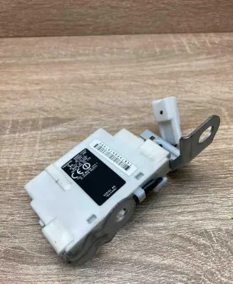Toyota Prius (XW20) Door control unit/module 8999247020 626467000
