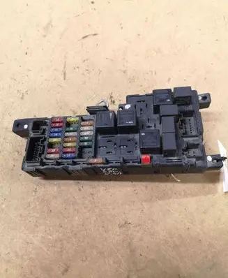 Volvo V70 Fuse module 945993 518322110