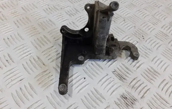Ford Focus Fuel pump bracket 