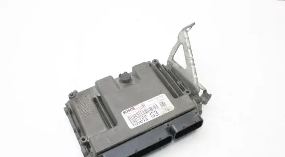 Toyota Avensis T270 Engine control unit/module 8966105G30