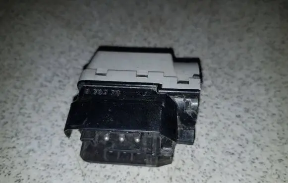 BMW 5 E39 Ignition lock contact 8363706