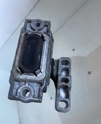 Volkswagen Touran II Engine mount bracket 1K0199262CN