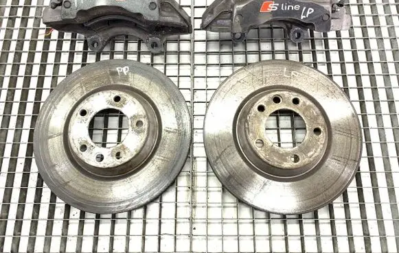 Audi Q7 4L Front brake caliper