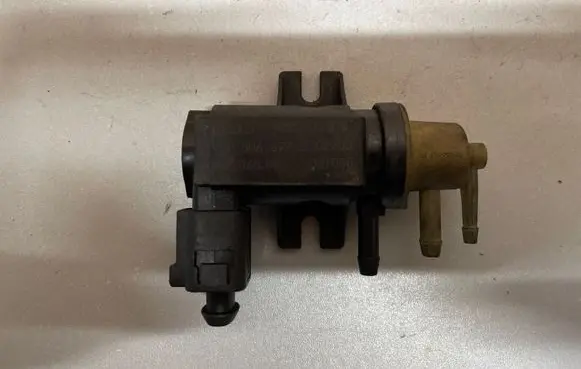 Volkswagen PASSAT B6 Vacuum valve 1K0906627A