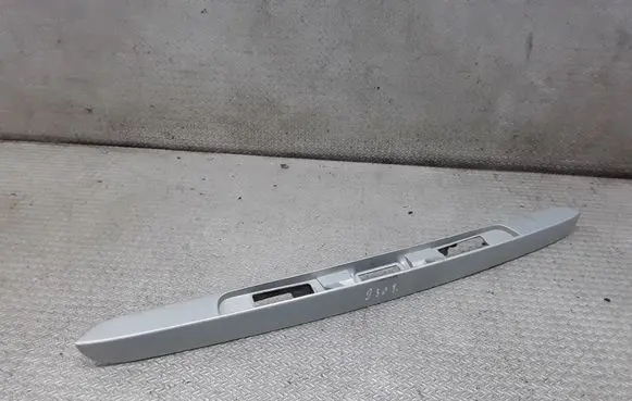 Renault Modus Trunk door license plate light bar 8200220557