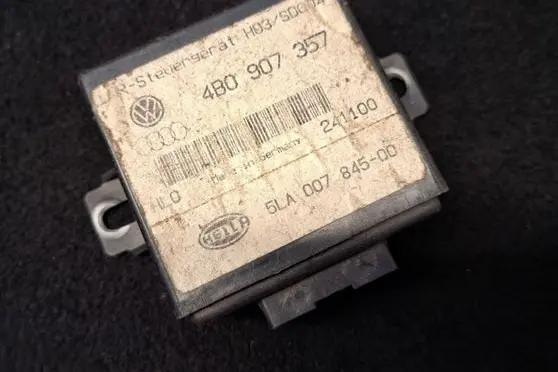 Volkswagen PASSAT B3 Light module LCM 4B0907357