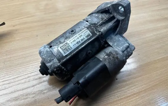Volkswagen PASSAT B7 Starter motor 02E911024H