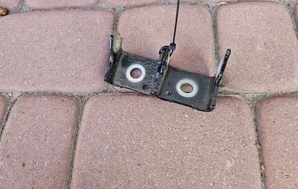 Opel Corsa F Front door lower hinge OPELCZESCI.com-E73