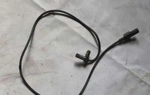 Mercedes-Benz SL R230 ABS rear brake sensor A2305401117