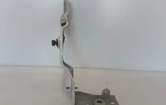 Headlight/headlamp mounting bracket