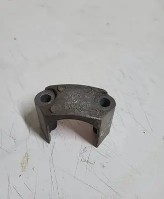 Sway bar bush bracket, front