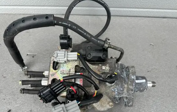 Nissan Patrol Y61 Fuel injection high pressure pump 16700VB300