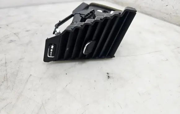Opel Astra K Rear air vent grill 13406756