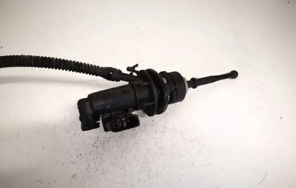 Skoda Octavia Mk2 (1Z) Clutch master cylinder 1k0927810d